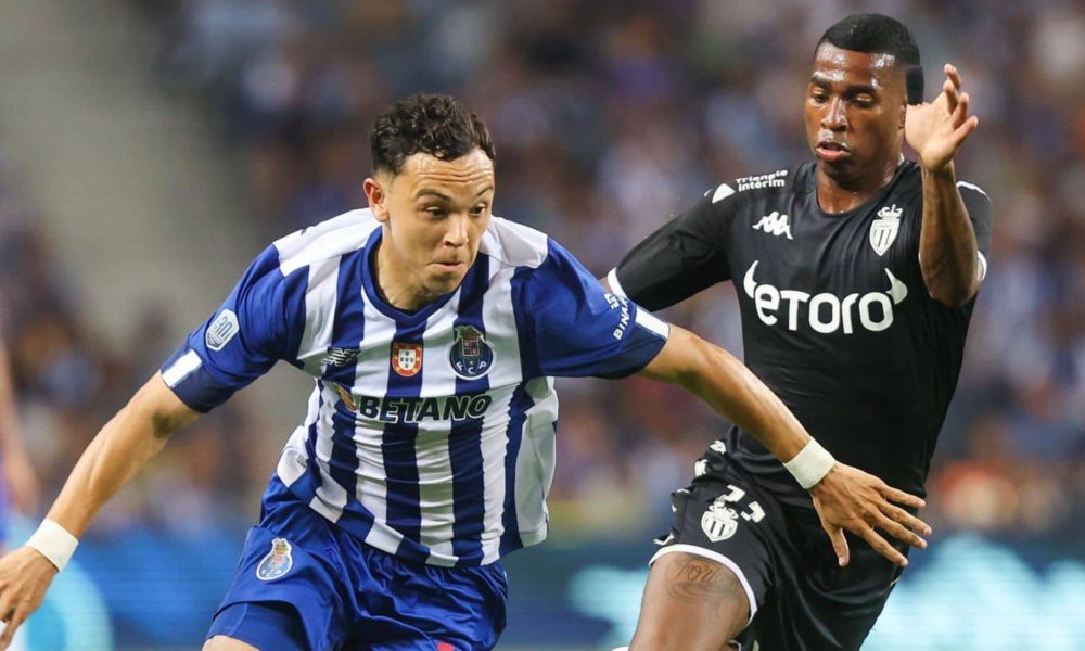 Chelsea face challenge from Arsenal to sign Porto winger Pepe